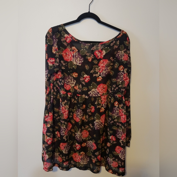 🧑🎄10/10🧑🎄Sheer button up blouse - Picture 2 of 4